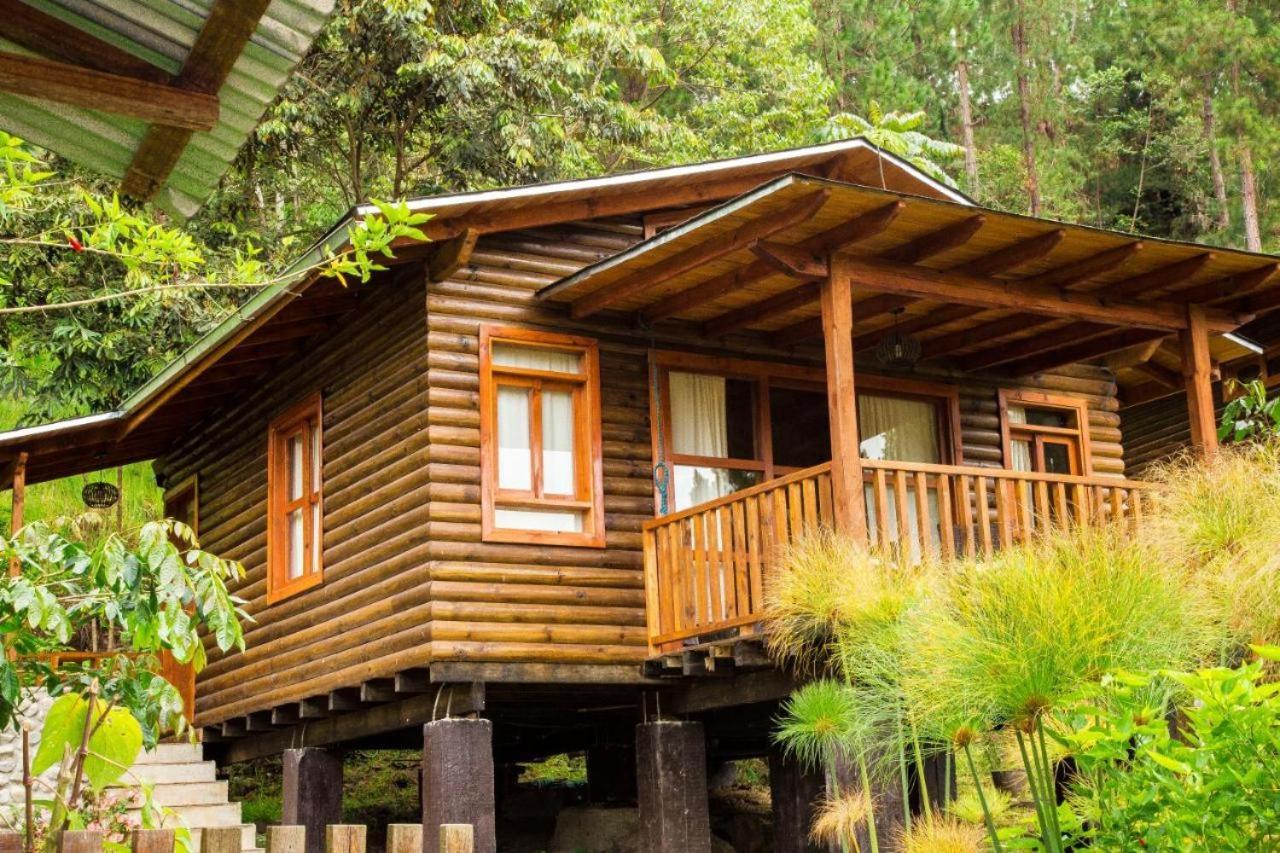 Altares De Lodge *