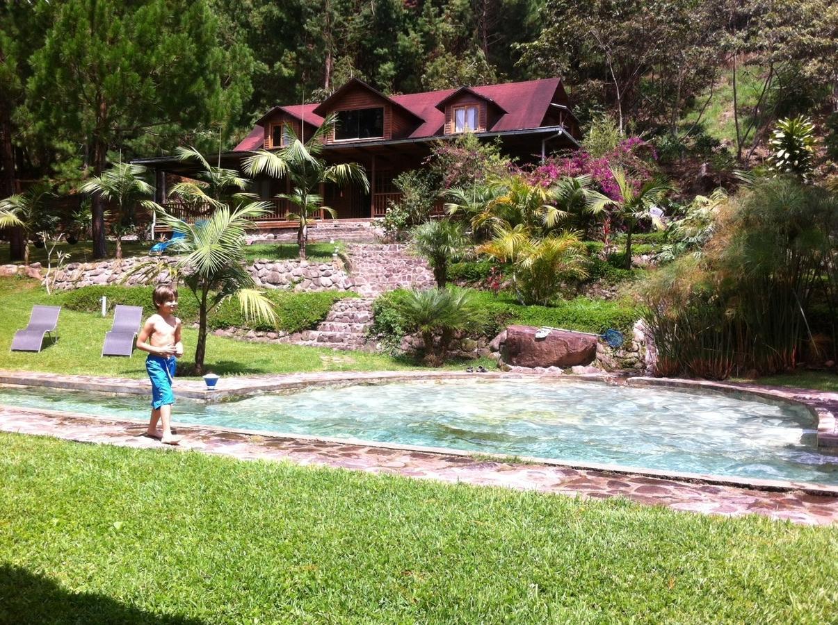 Altares De Lodge *