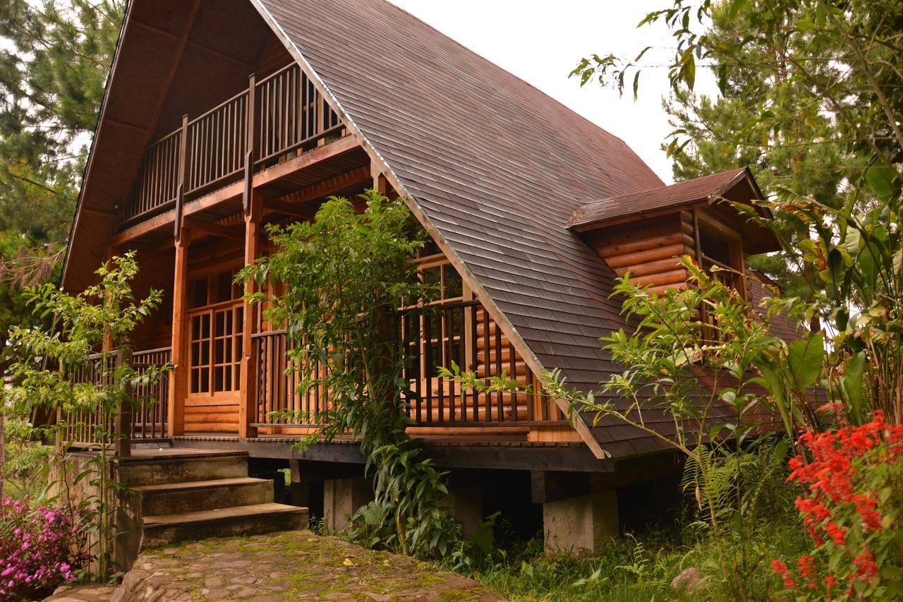 Altares De Lodge